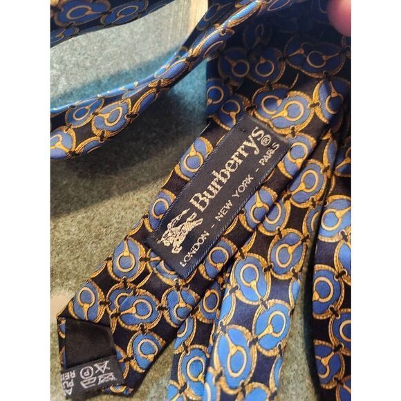 Vintage Burberry silk tie - Picture 5 of 5